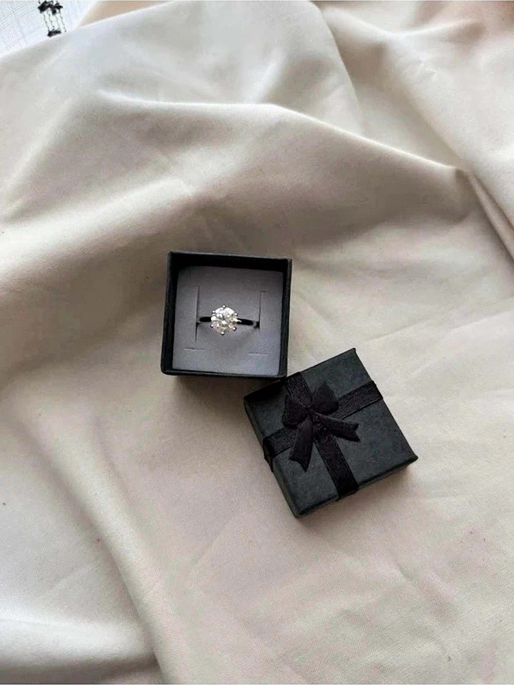 Round solitaire engagement ring
